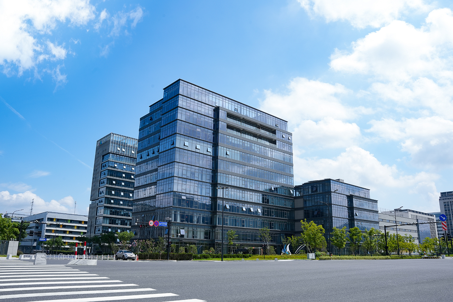 智绘绿洲 | 全链条服务赋能AI算力基建
